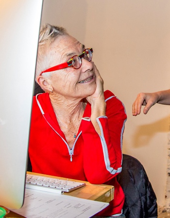 Barbara Hammer Theredproject CC BY SA 4