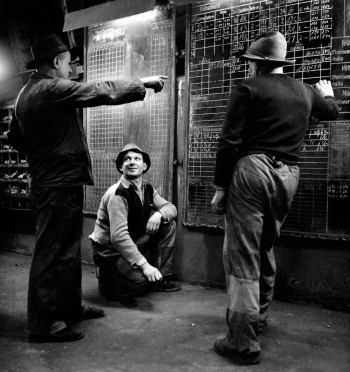 preview Arbeitsbesprechung am Hochofenabstich 1954 HO 013