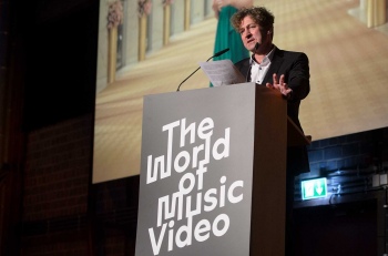 Generaldirektor Dr. Ralf Beil bei seiner Eröffnungsrede