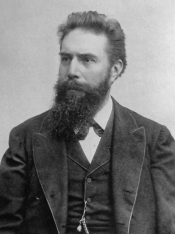 Wilhelm Roentgen 1900 Portrait 3x4 cropped PD upscale