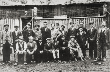 preview 1942ca. Zwangsarbeiter im Lager 2 Saarstahlarchiv