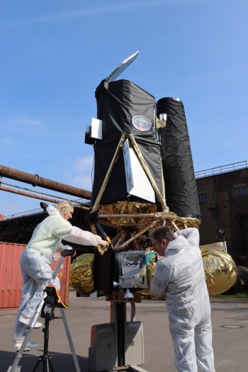 preview Arbeiten am eROSITA Modell IMG 9853 30cm Hoehe